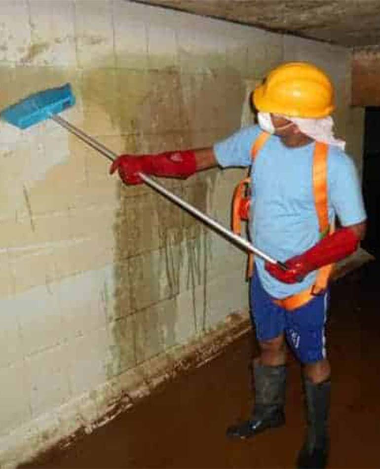 water tank cleaning